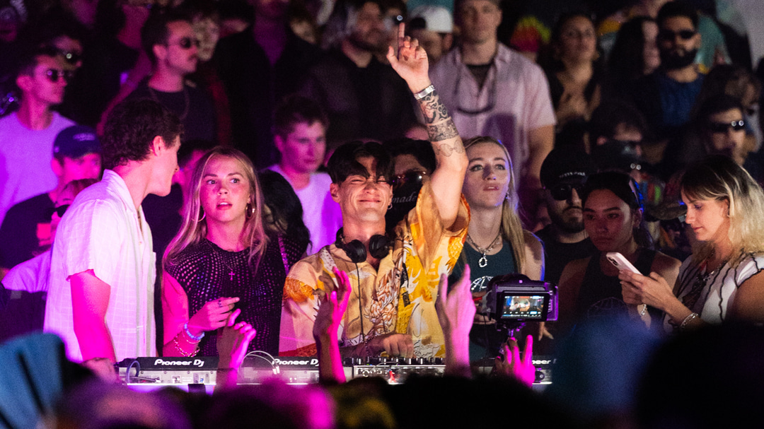 Photo of set Charlie Sparks.