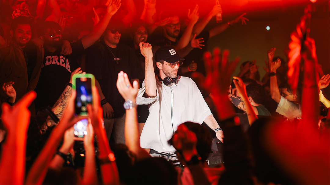 Photo of set Dan Shake.