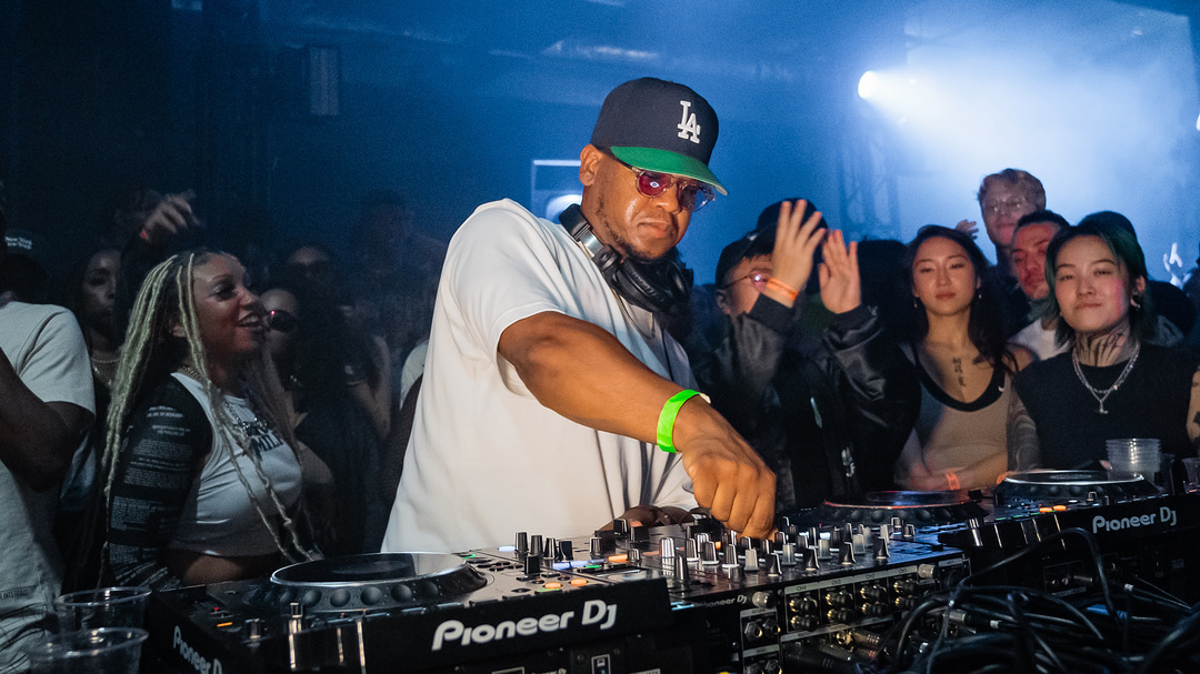 Photo of set foreigner.