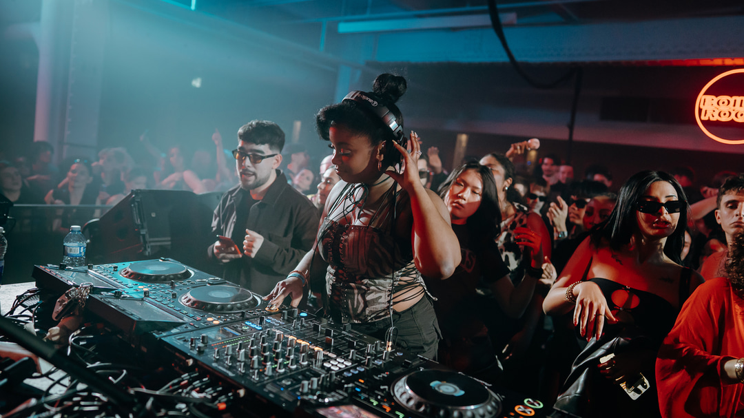 Photo of set Gurafiku.