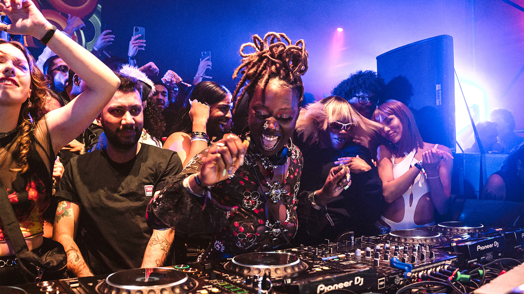 Photo of set Hanaby.