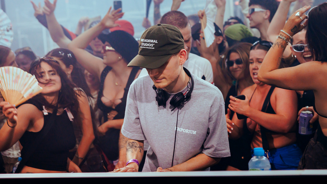 Photo of set Prozak.