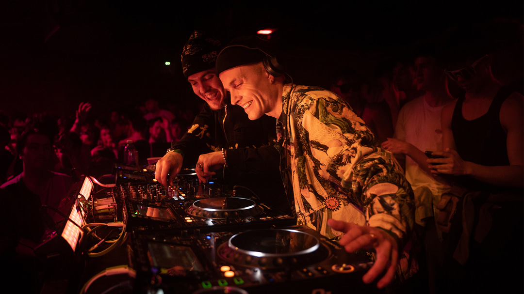 Photo of set Y U QT.