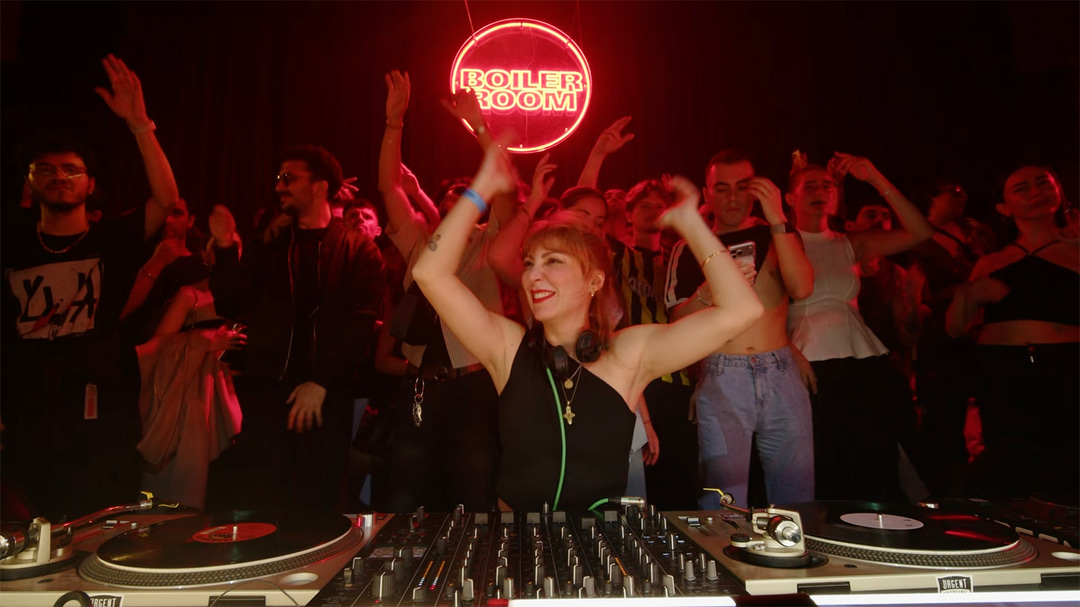 Photo of set Zeynep Erbay.