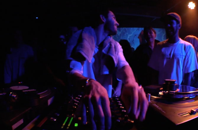 Photo of set Dan Shake.