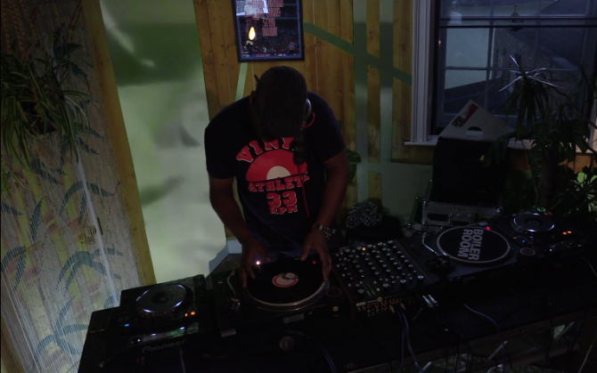 Photo of set Rahaan.