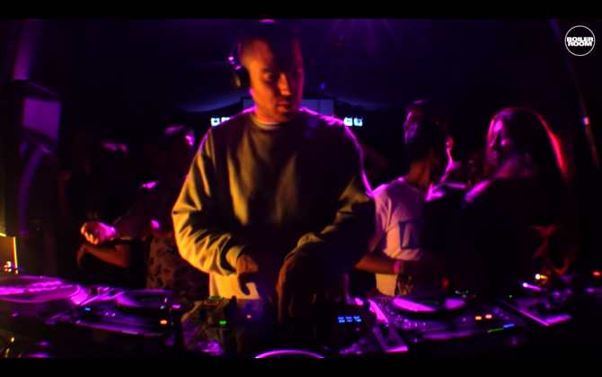 Photo of set Lamont.