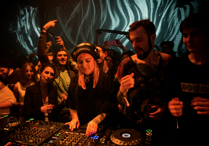 Photo of set Maya Jane Coles.