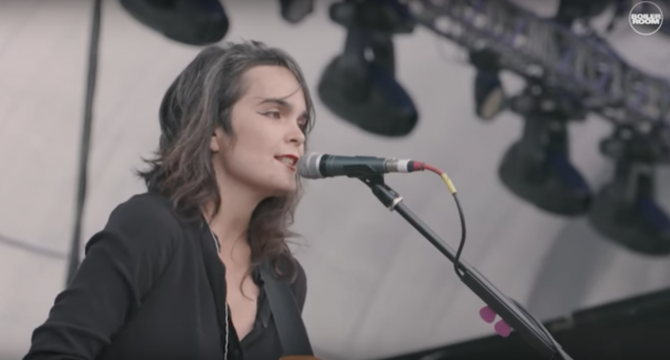 Photo of set Camila Moreno.