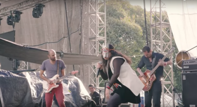 Photo of set Ava Rocha.