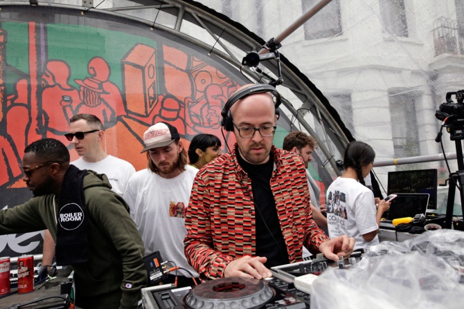 Photo of set Seb Chew.