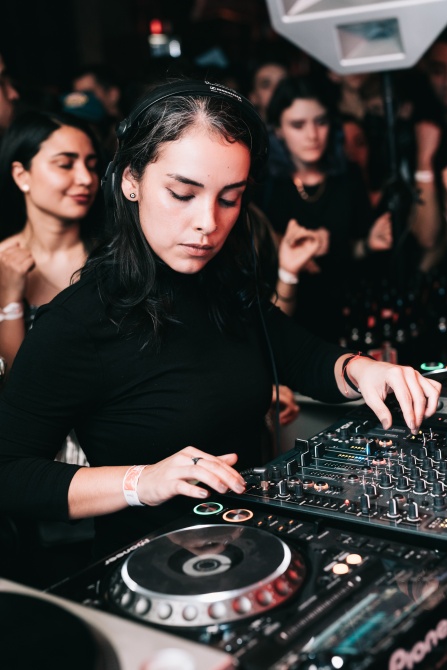 Photo of set Julianna.