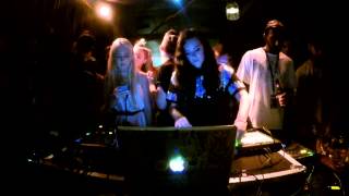 Photo of set Catlips.