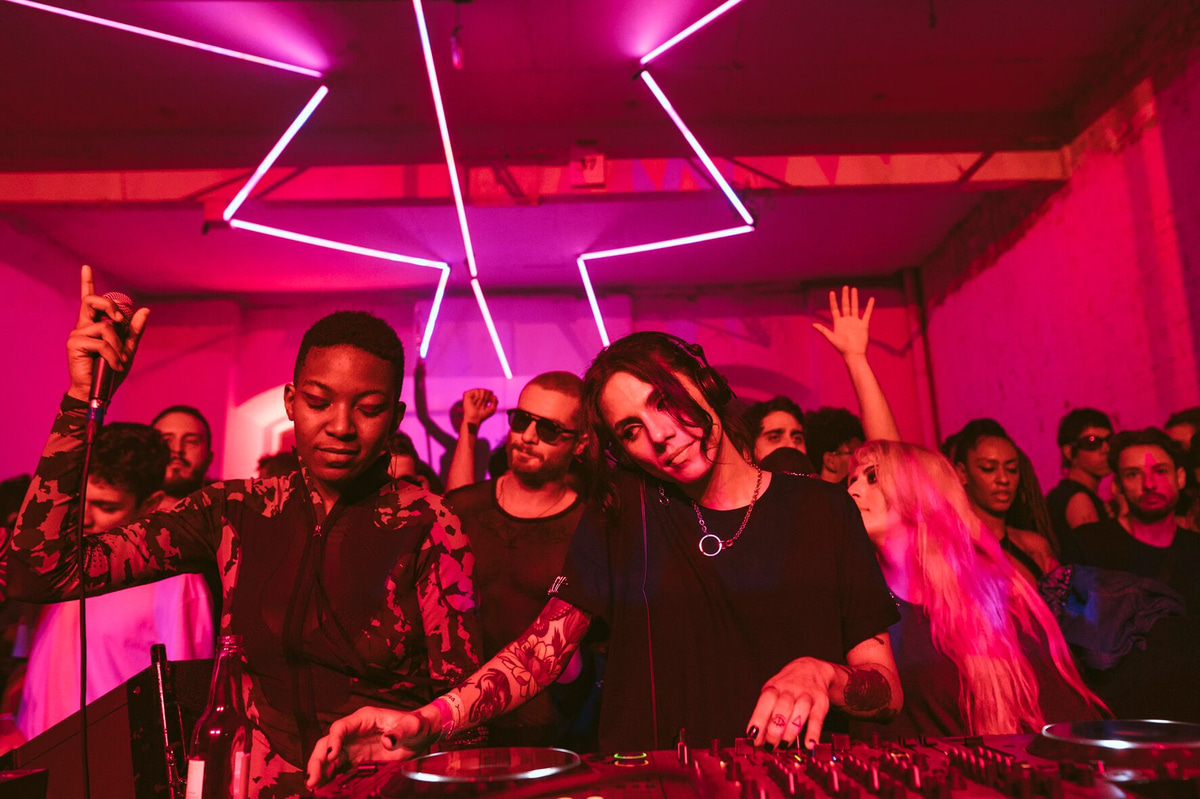 Photo of set Amanda Mussi.