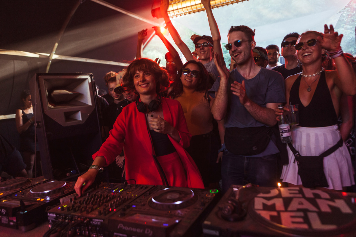 Photo of set Courtesy.