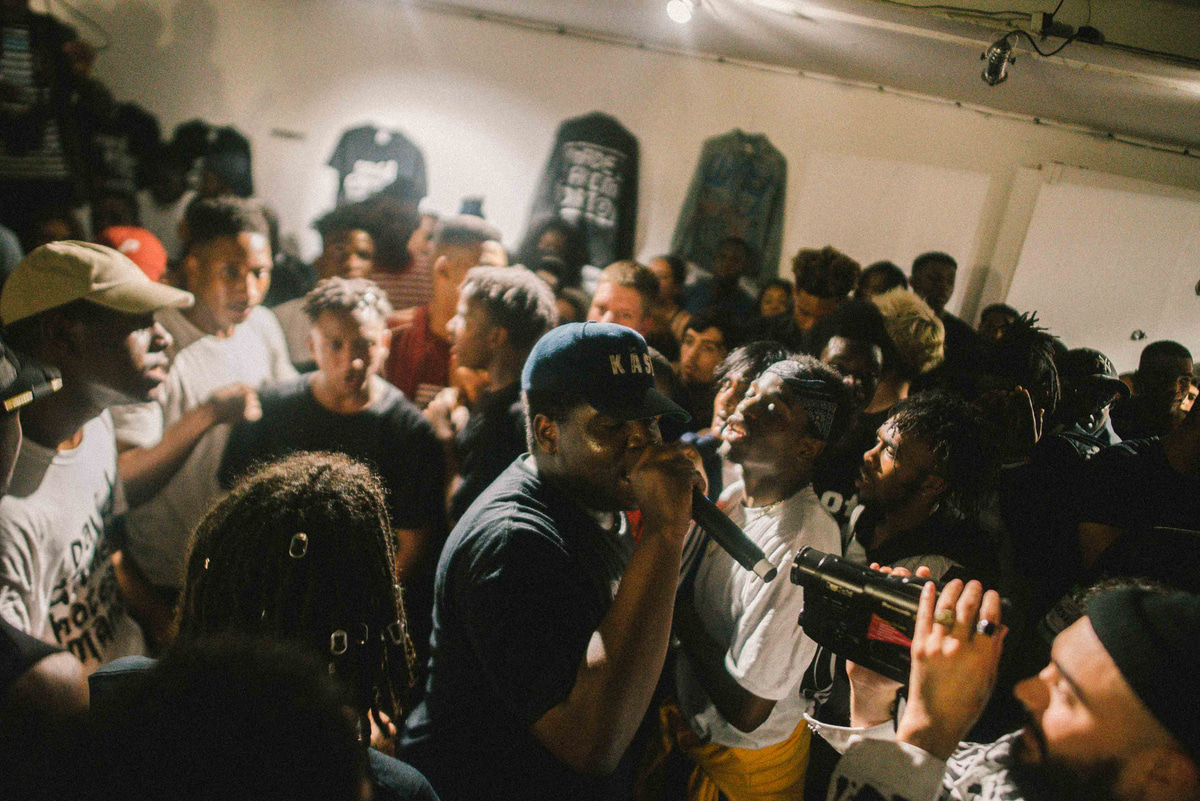 Photo of set Neverland Clan.