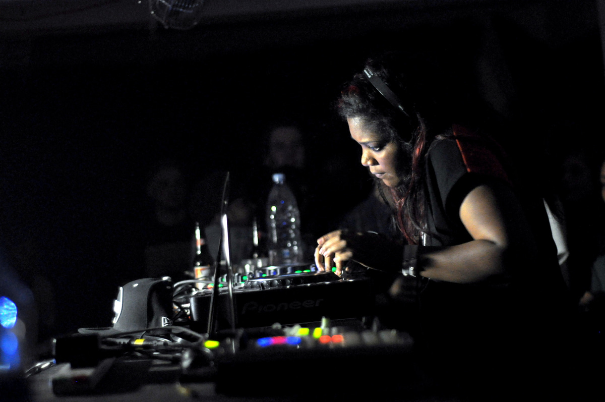 Photo of set Cooly G.