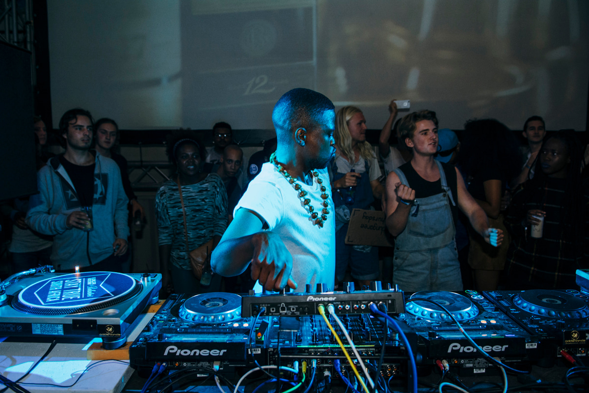 Photo of set DJ Fosta.