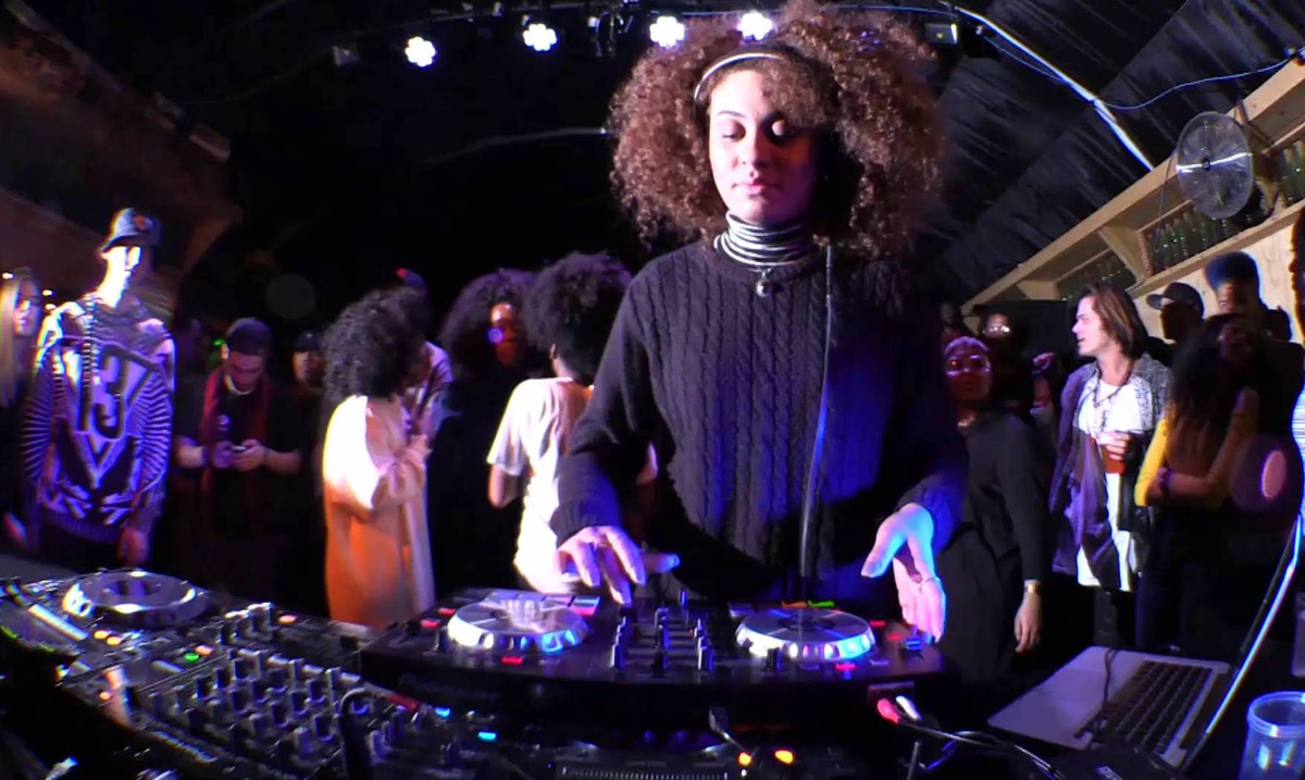 Photo of set Hannah Faith.