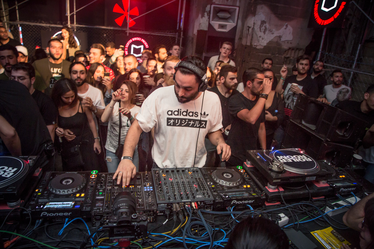 Photo of set Jad Taleb.