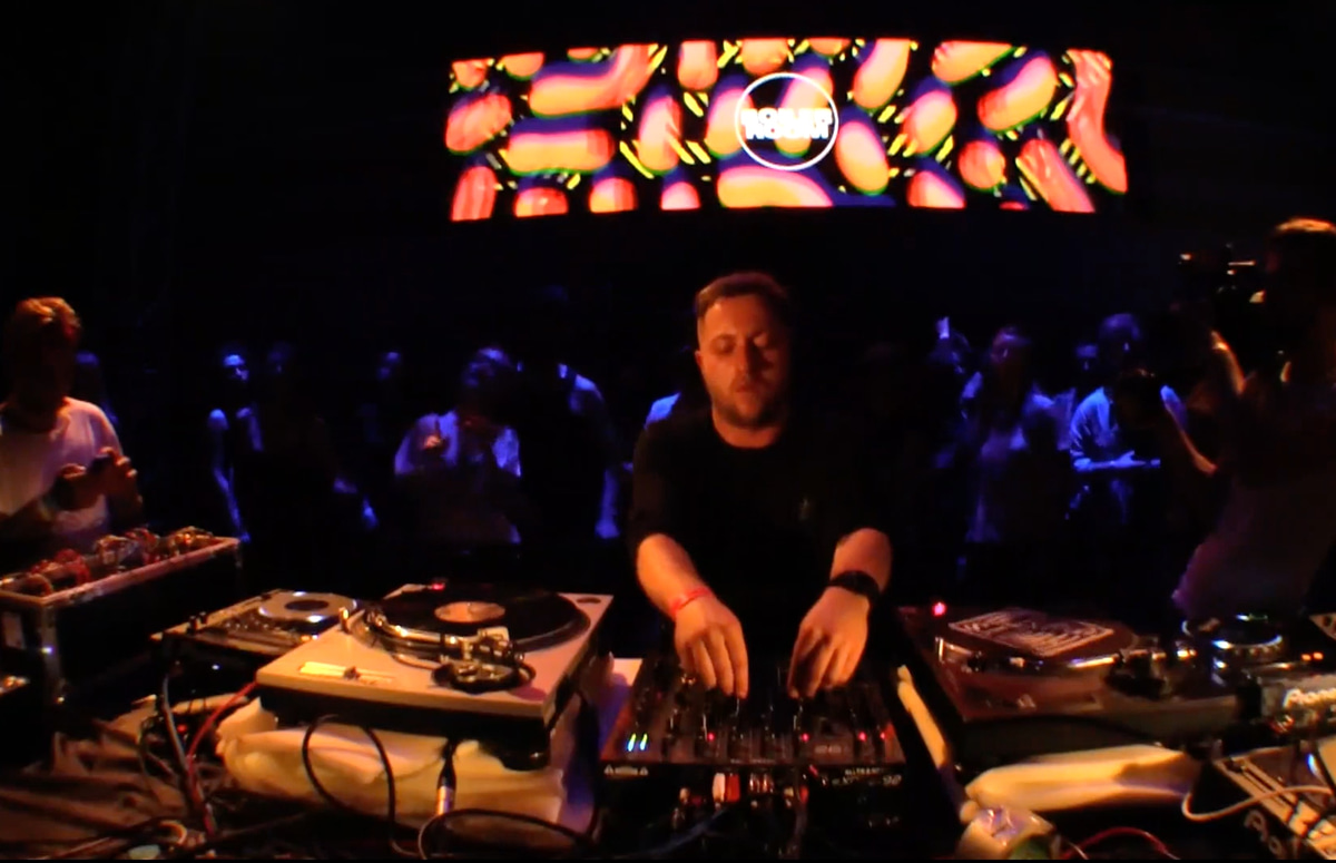 Photo of set Shutta.