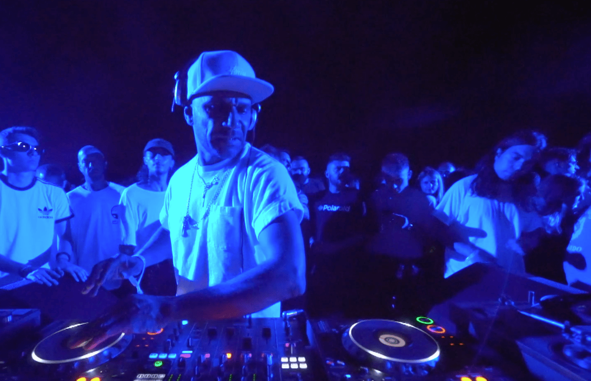 Photo of set Goldie.