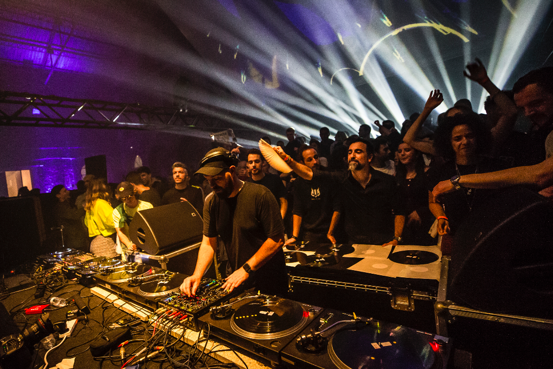 Photo of set NA O MI.