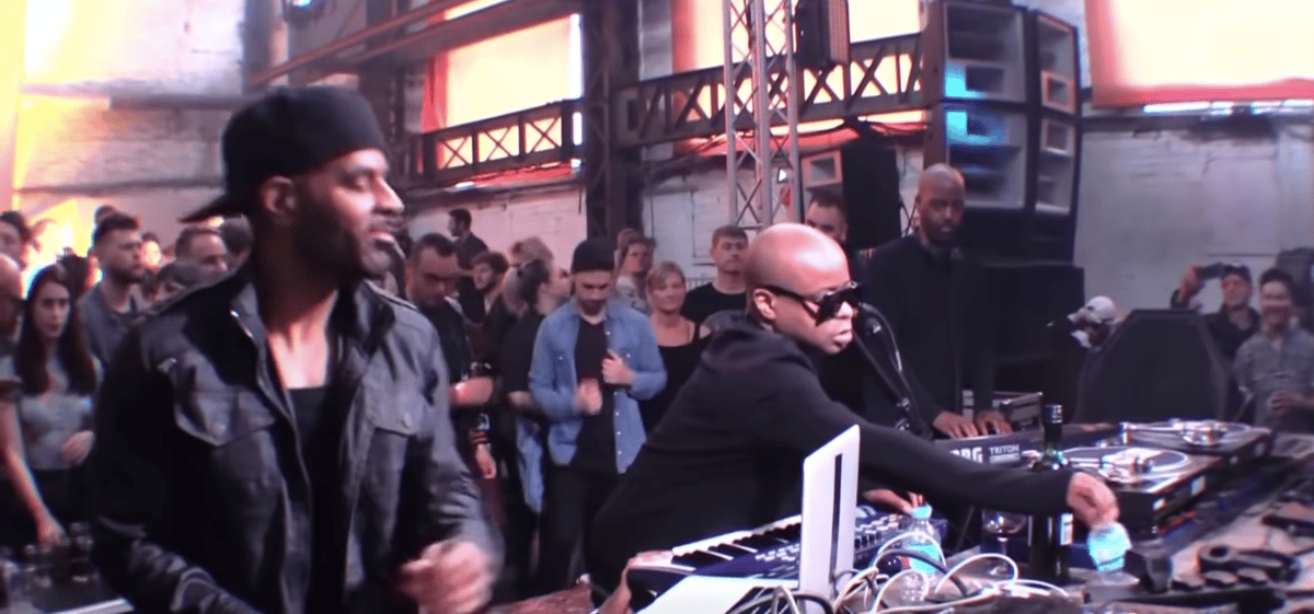 Photo of set Model 500.