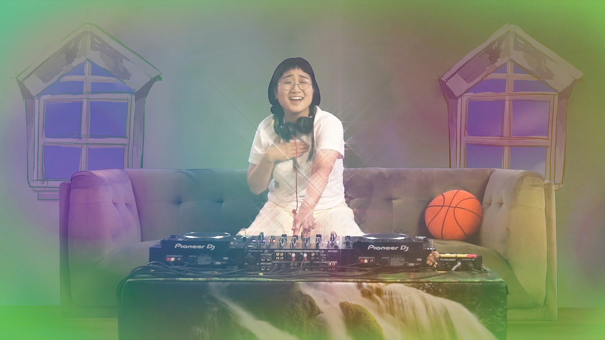 Photo of set Yaeji in Place.