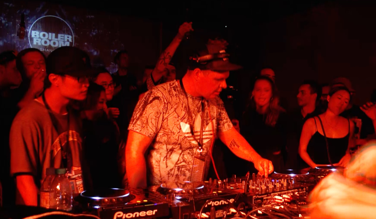 Photo of set Zean and Conrank.