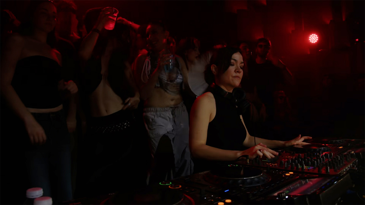 Photo of set Adriana Lopez.