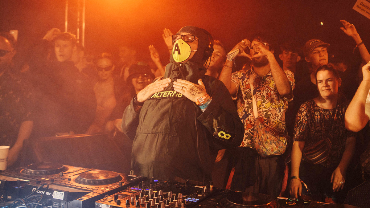 Photo of set Altern 8.