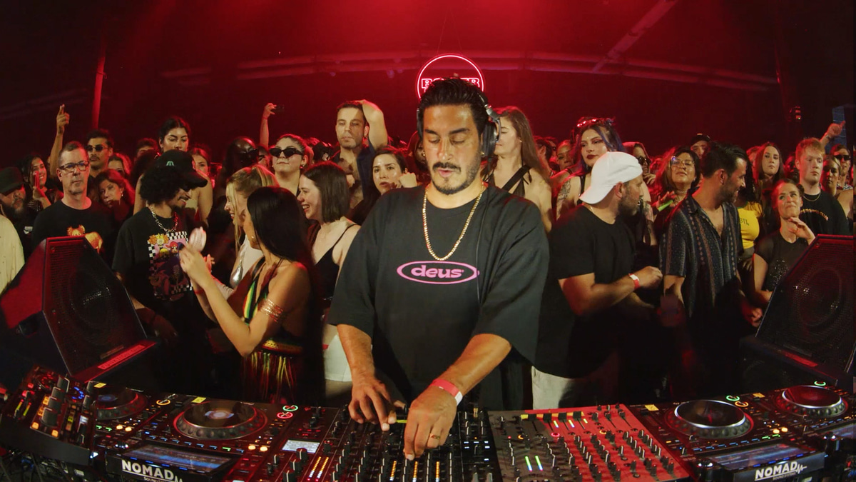 Photo of set Armand Van Helden.