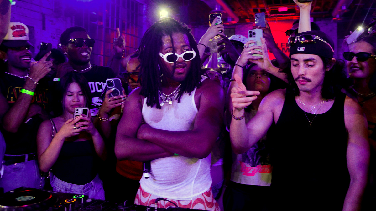 Photo of set Austin Millz.