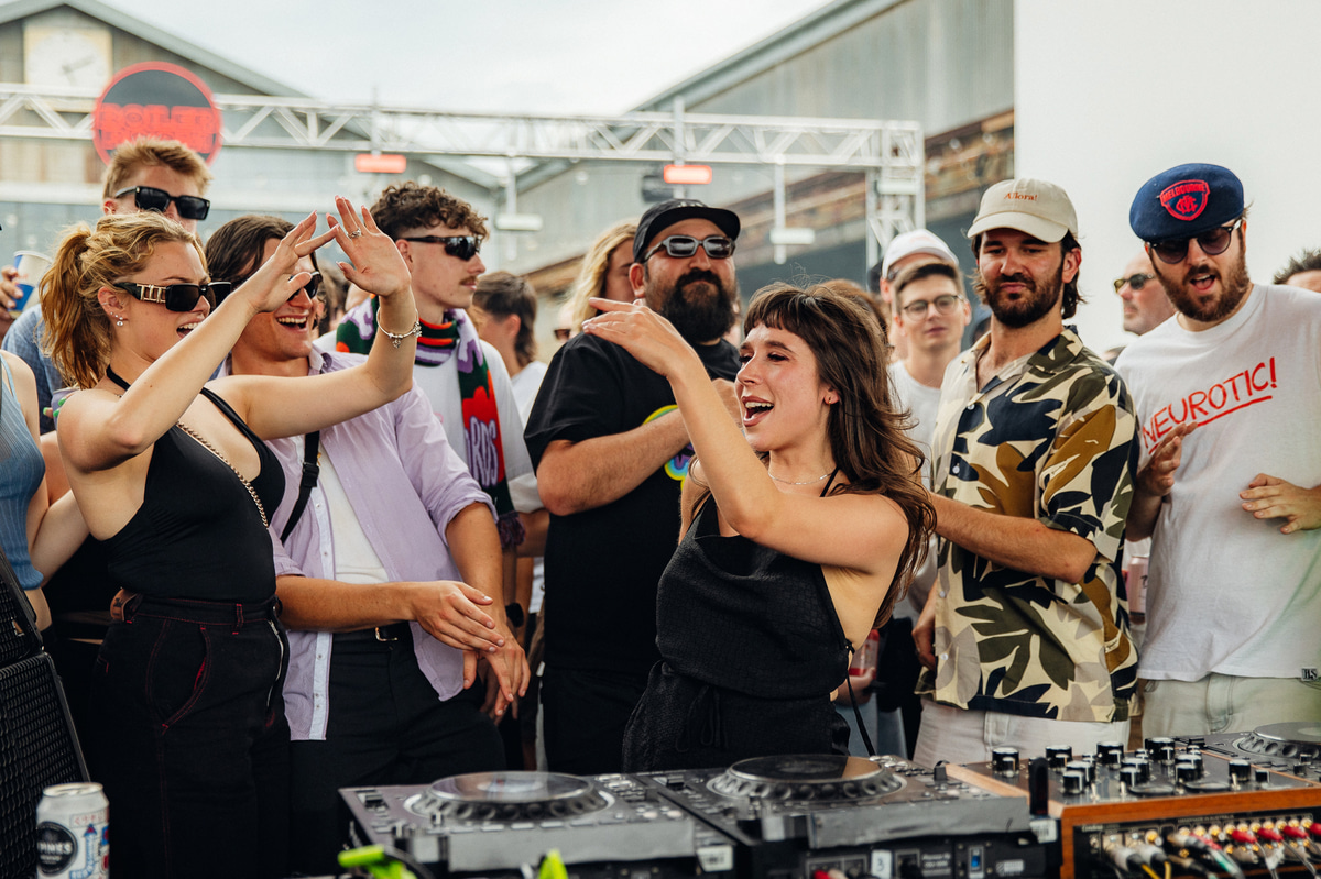 Photo of set Adriana.