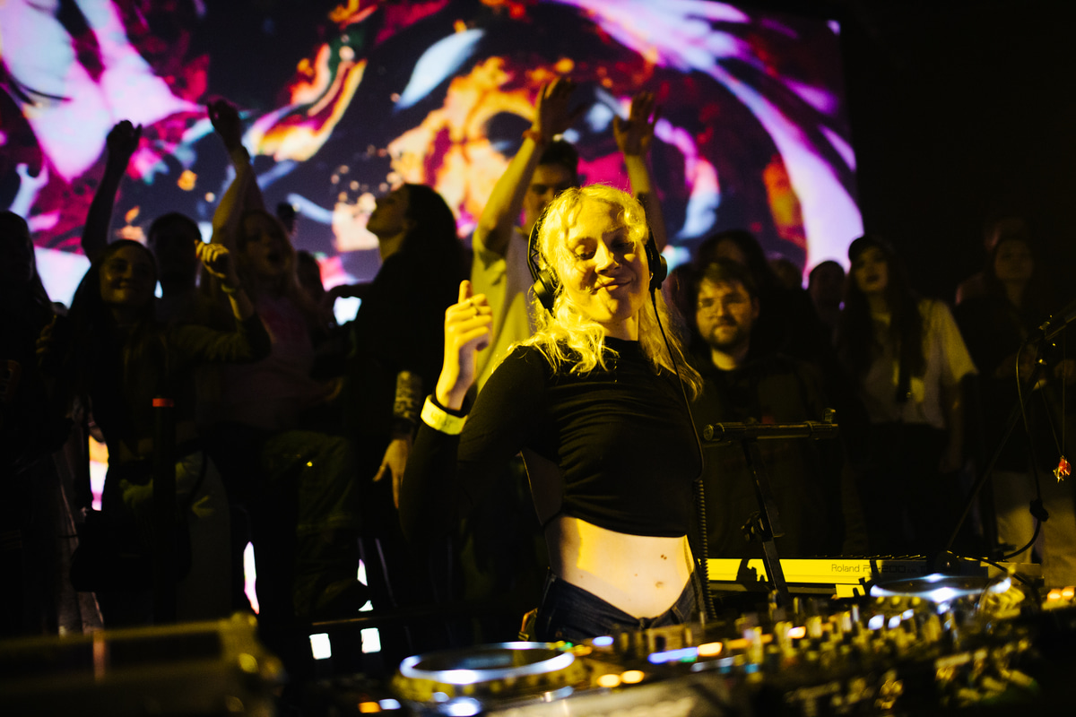 Photo of set ccontrary.