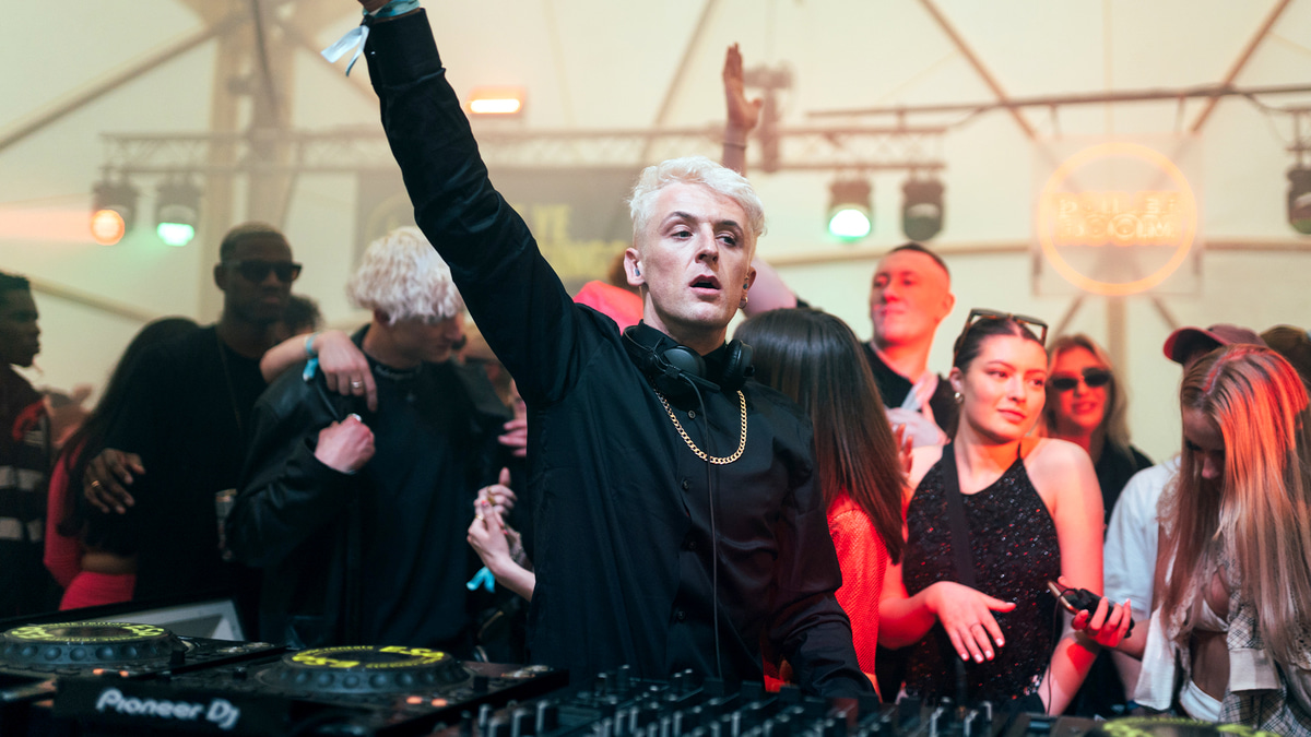 Photo of set Denis Sulta.