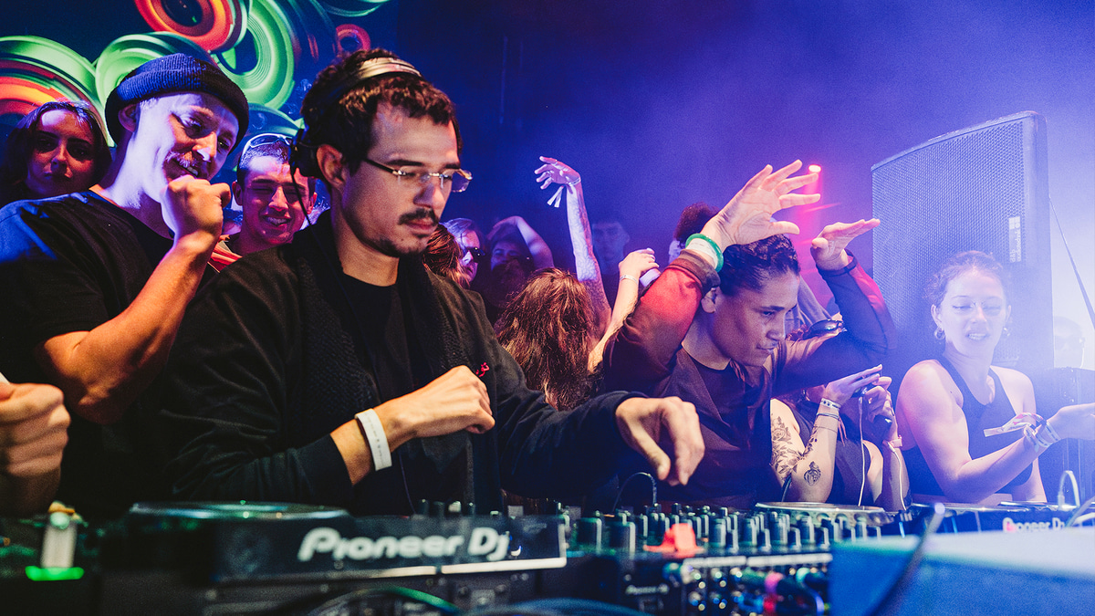 Photo of set DJ Plead b2b rRoxymore.