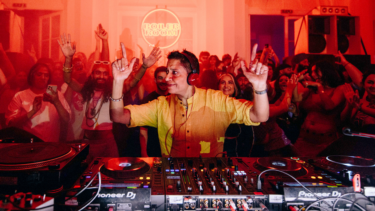 Photo of set DJ Ritu.