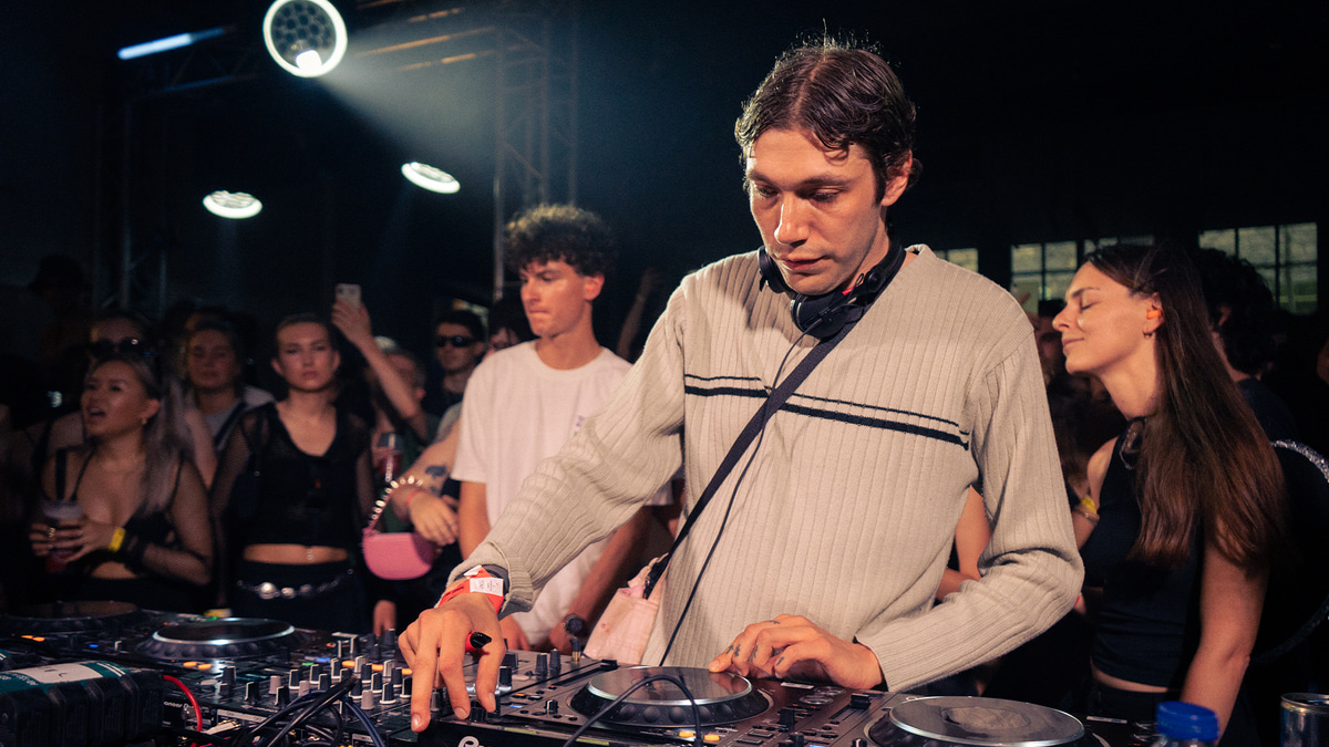 Photo of set Emma DJ.