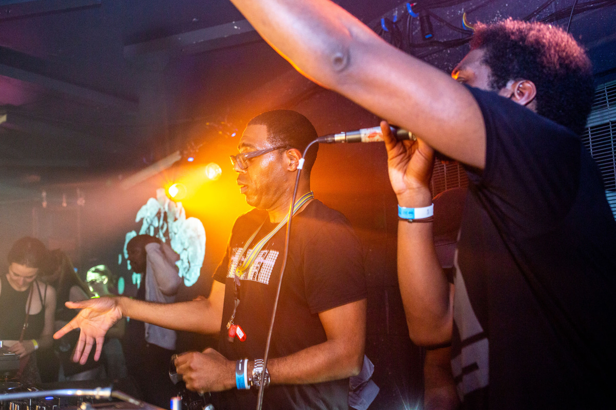 Photo of set Equinox.