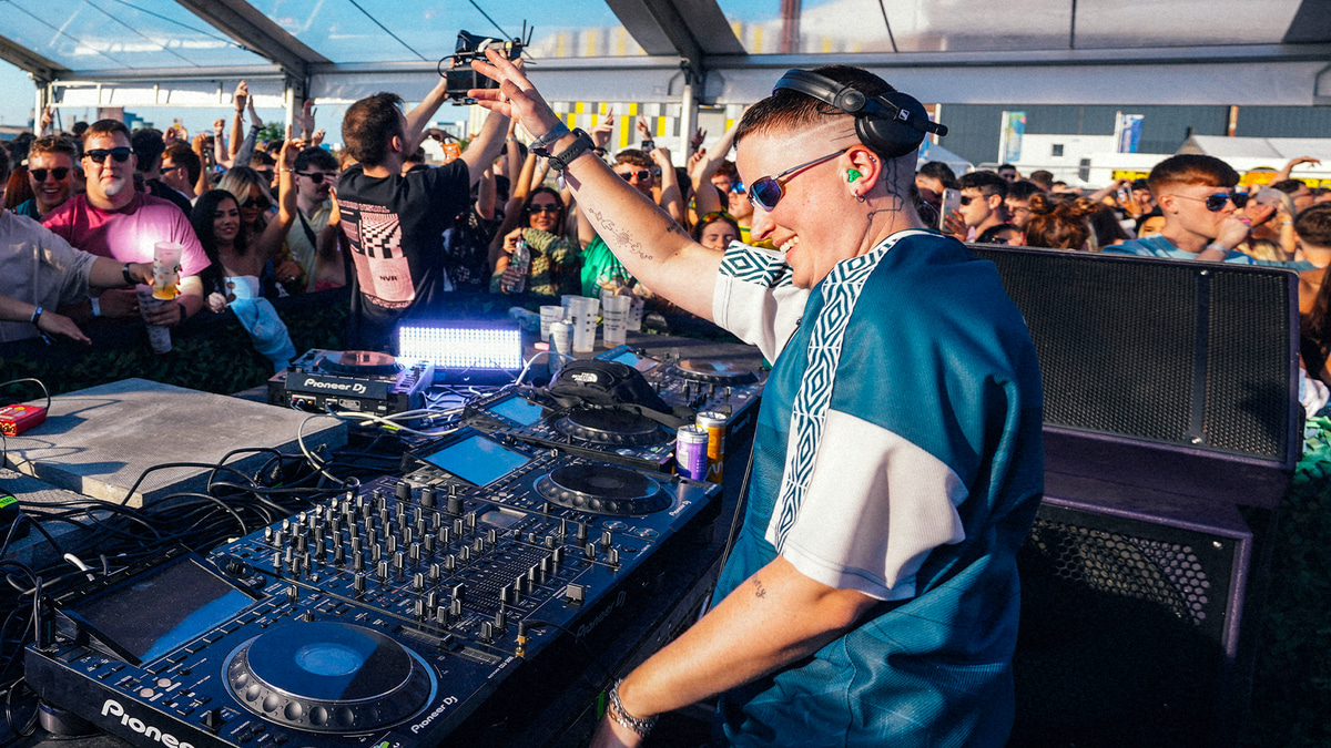 Photo of set I. Jordan.