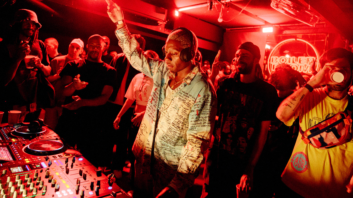 Photo of set Kemarr.