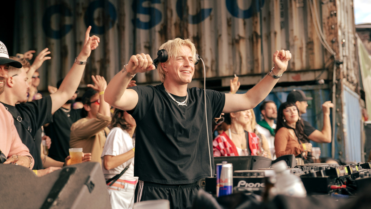 Photo of set Mika Heggemann.