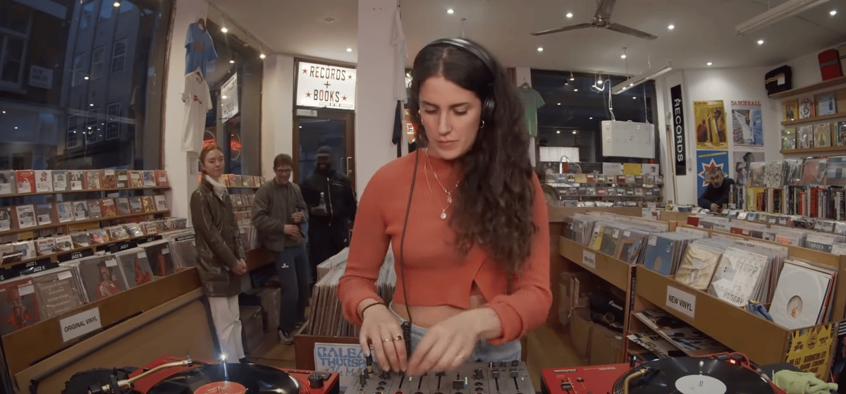 Photo of set Shanti Celeste.