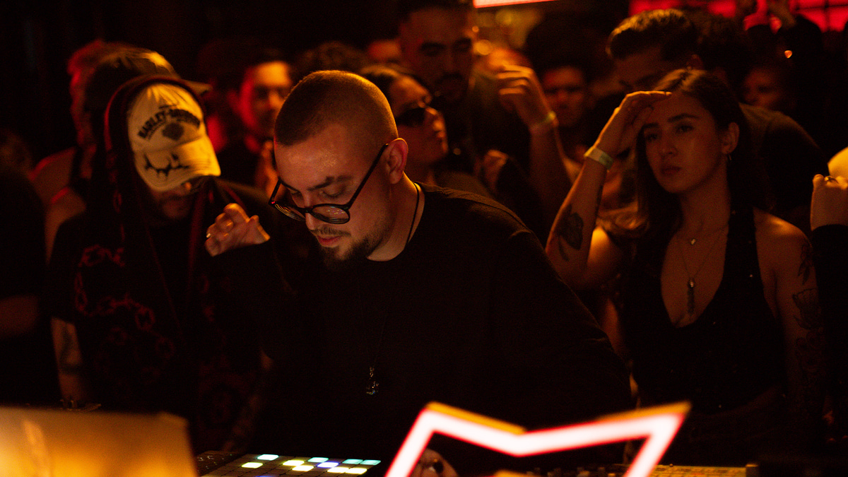 Photo of set Sons Of Hidden (Live).