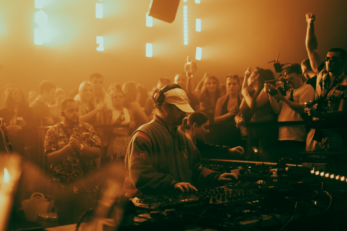 Photo of set Gallegos.